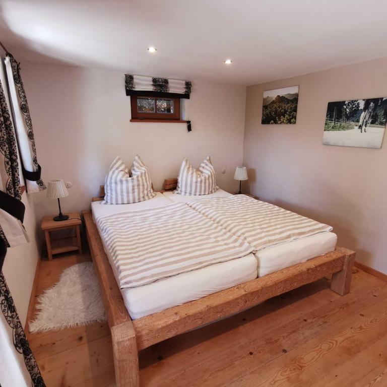 Almhütte Schliersee - Apartment mit 1 Schlafzimmer, einem Balkon und einer Terrasse - 11