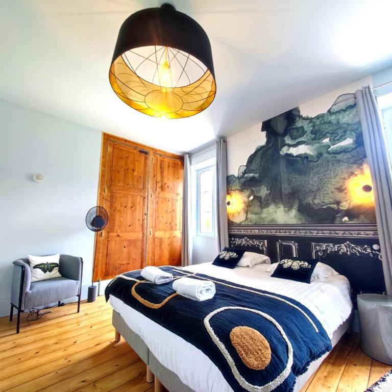 Domaine Clairfontaine Noyarey - Suites Junior - Chambre Double ou Lits Jumeaux - Vue sur Jardin - 7
