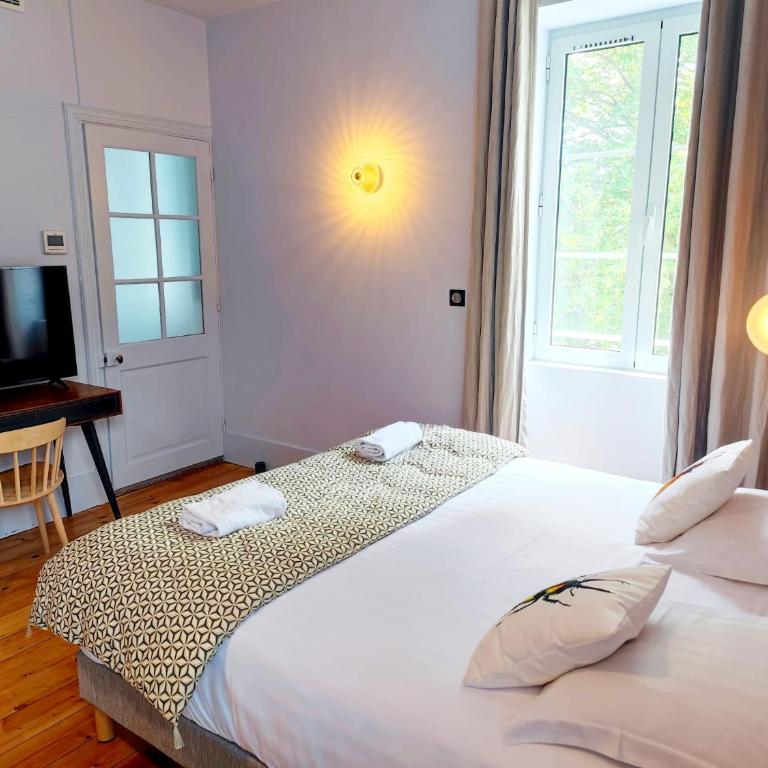 Domaine Clairfontaine Noyarey - Suites Junior - Chambre Double ou Lits Jumeaux - Vue sur Montagnes - 5