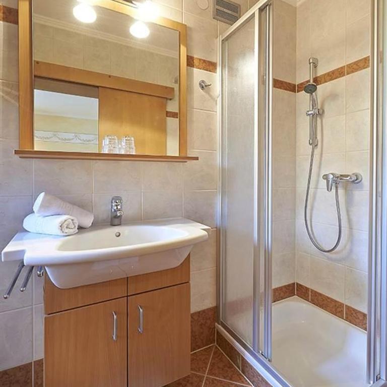 Gasthof Hotel Handlerhof - Economy Doppelzimmer mit Dusche - 7