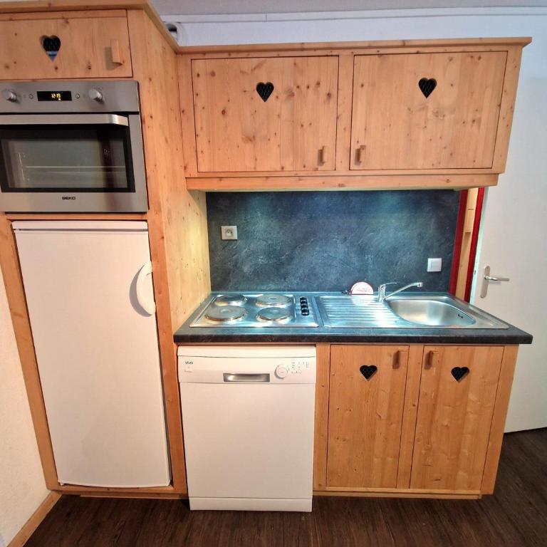 2 Pièces+Cabine, 6-8 Pers, 42m², Coeur Station, Près Pistes, TV, DVD - FR-1-265-220 - Appartement 1 Chambre - 8