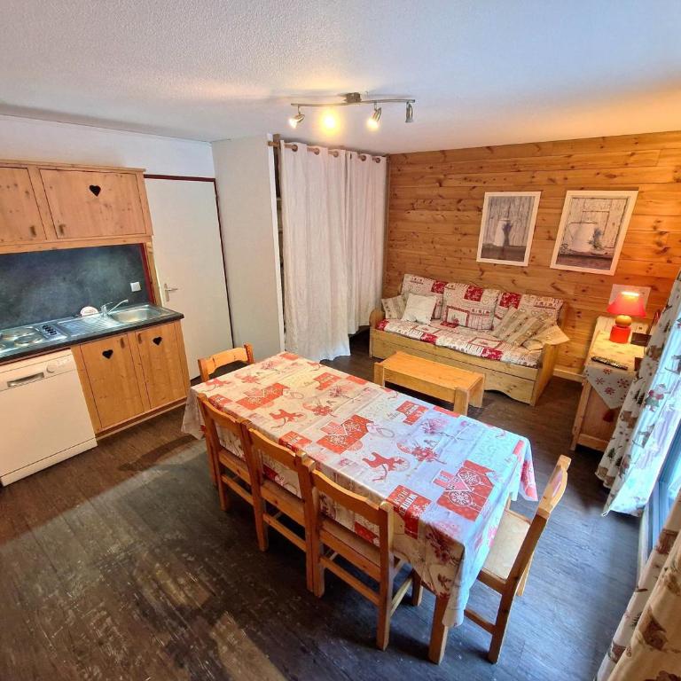 2 Pièces+Cabine, 6-8 Pers, 42m², Coeur Station, Près Pistes, TV, DVD - FR-1-265-220 - Appartement 1 Chambre - 1