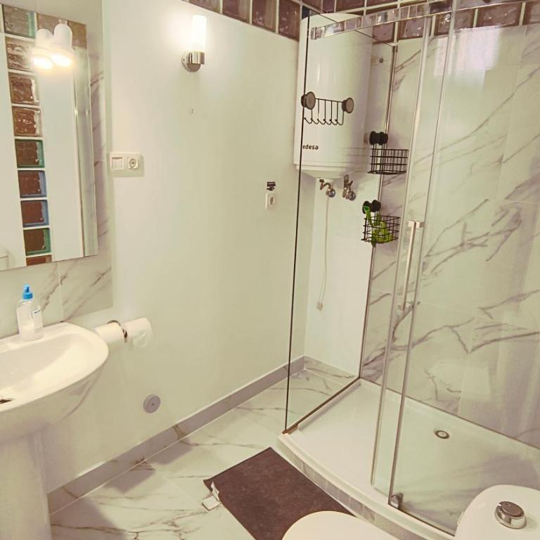 Casa De Paz - Three-Bedroom Apartment - 19