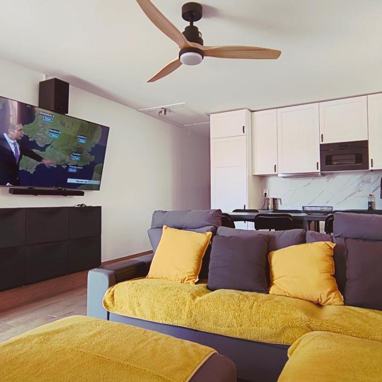 Casa De Paz - Three-Bedroom Apartment - 8