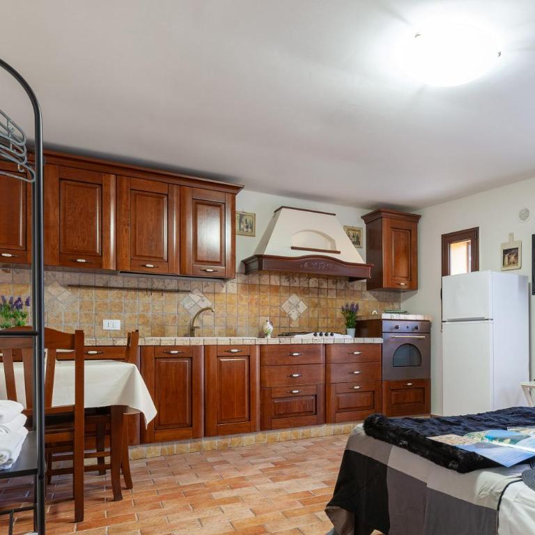 Aura Rooms - Camera Matrimoniale con Balcone - 8