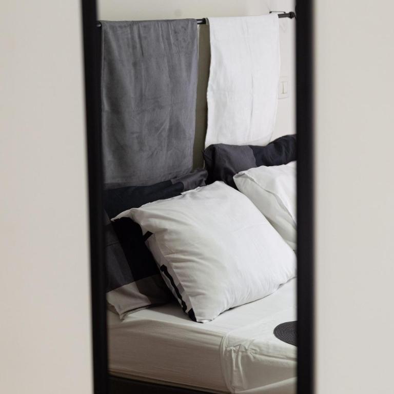 Aura Rooms - Camera Matrimoniale con Balcone - 1