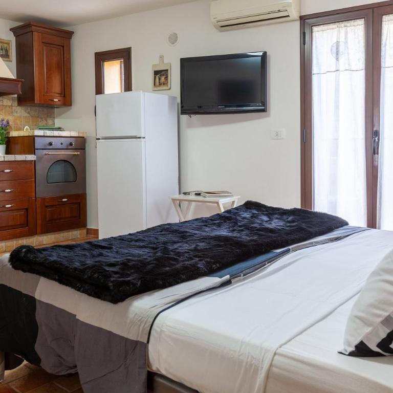 Aura Rooms - Camera Matrimoniale con Balcone - 5