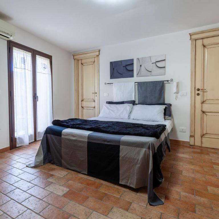 Aura Rooms - Camera Matrimoniale con Balcone - 17