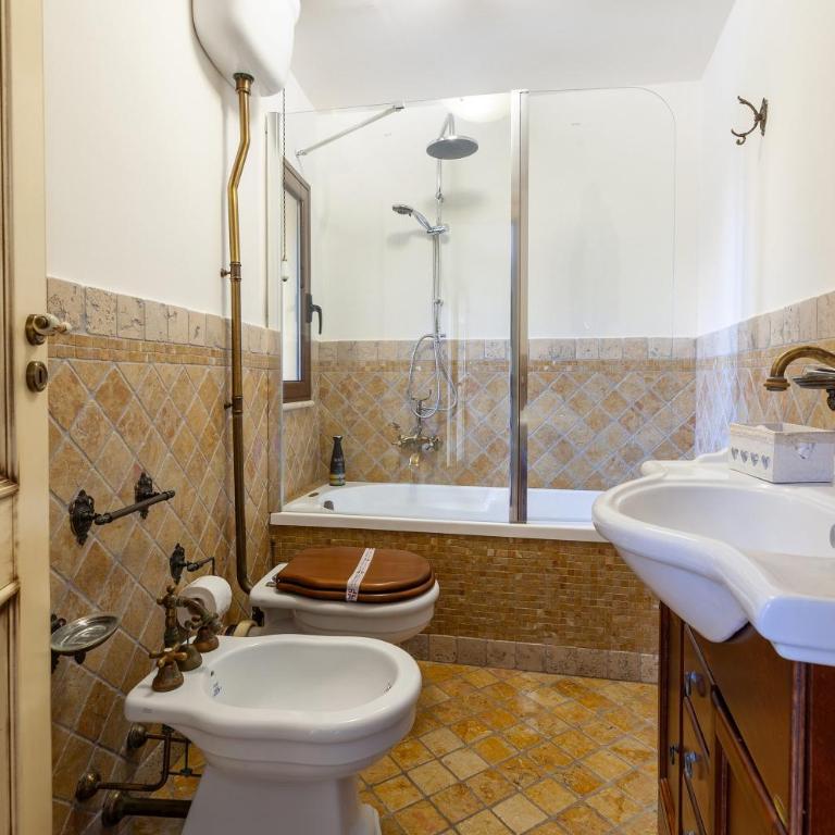 Aura Rooms - Camera Matrimoniale con Balcone - 10