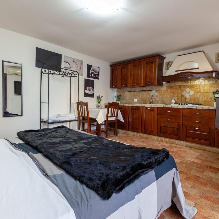 Aura Rooms - Camera Matrimoniale con Balcone - 22