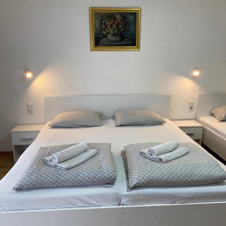 Prenoćište Stari Grad - Old Town - Trokrevetna Soba sa Sopstvenim Kupatilom - 3