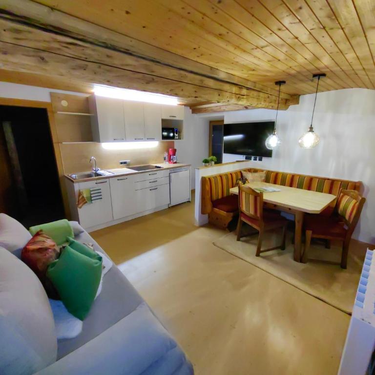 Gästehaus Groder - Standard Apartment mit 2 Schlafzimmern und Balkon - 13