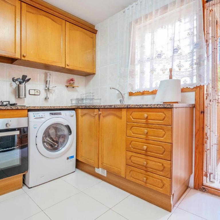 Beach Front Home In Platja D'aro With Wifi - Casa Vacacional de 3 dormitorios - 3
