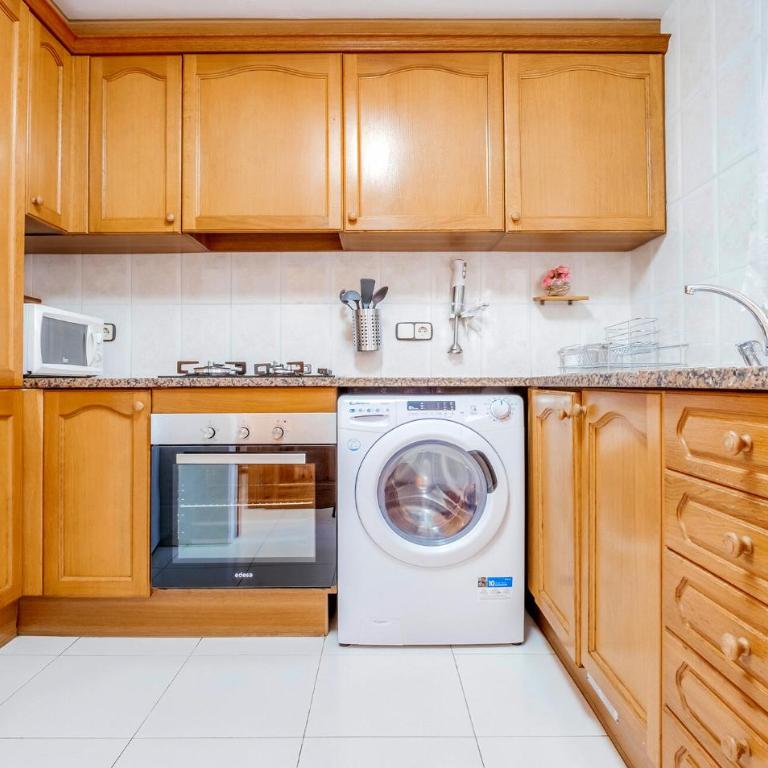 Beach Front Home In Platja D'aro With Wifi - Casa Vacacional de 3 dormitorios - 4