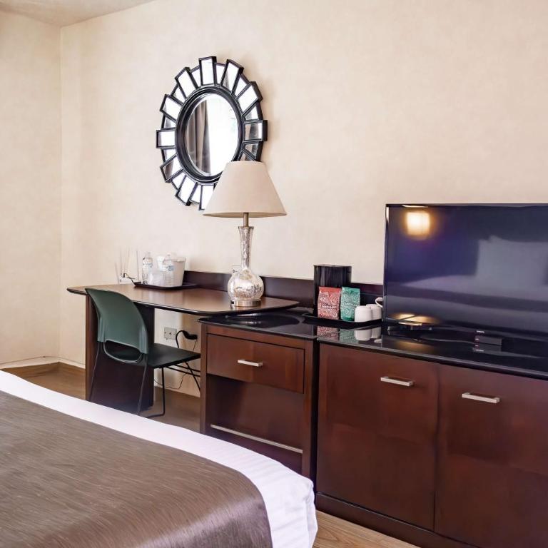Best Western PLUS Monterrey Colón - Accessible King Room - Non Smoking - 2