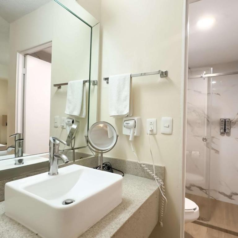 Best Western PLUS Monterrey Colón - Junior Suite with King Bed and Kitchenette - Non Smoking - 6