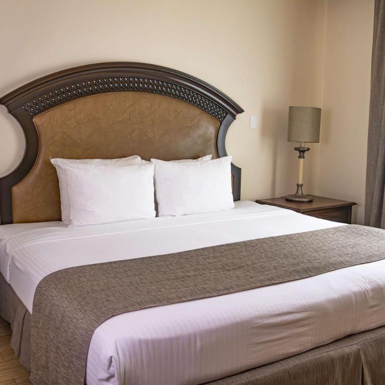 Best Western PLUS Monterrey Colón - King Room with Kitchenette - Non-smoking - 1