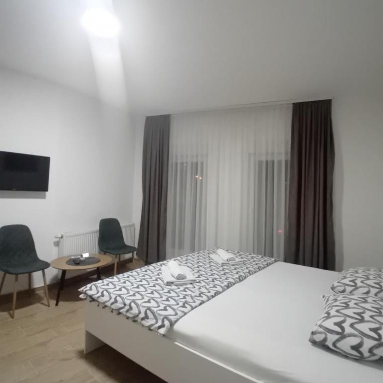Prenoćište Stari Grad - Old Town - Dvokrevetna Soba sa Bračnim Krevetom i Sopstvenim Kupatilom - 2