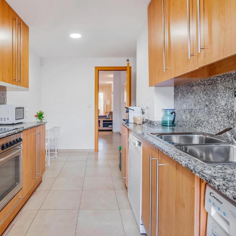 3 Bedroom Stunning Apartment In La Ràpita - Three-Bedroom Apartment - 5