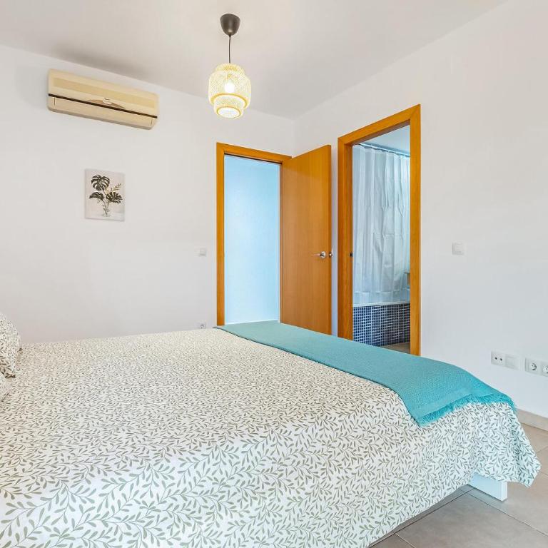 3 Bedroom Stunning Apartment In La Ràpita - Three-Bedroom Apartment - 7