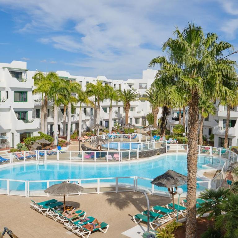 TOP FLOOR OCEAN VIEWS Lanzamar - Renovated Gem with a Sunny, Private Terrace & Elevator & Pool - Puerto del Carmen - Apartamento de 1 dormitorio - 1