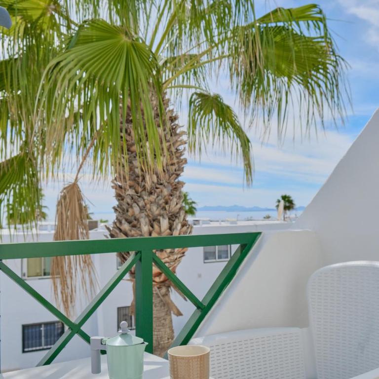 TOP FLOOR OCEAN VIEWS Lanzamar - Renovated Gem with a Sunny, Private Terrace & Elevator & Pool - Puerto del Carmen - Apartamento de 1 dormitorio - 15