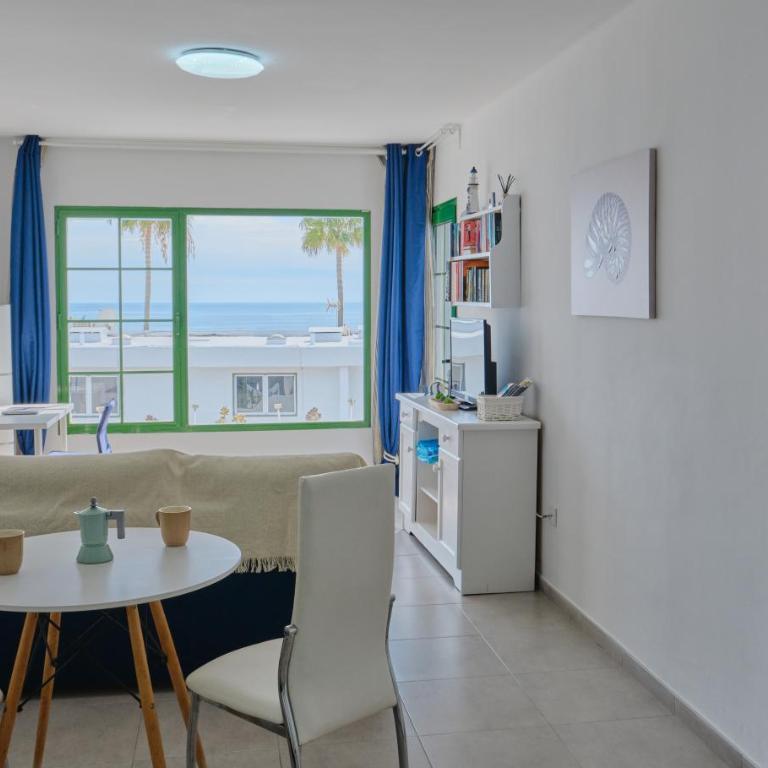 TOP FLOOR OCEAN VIEWS Lanzamar - Renovated Gem with a Sunny, Private Terrace & Elevator & Pool - Puerto del Carmen - Apartamento de 1 dormitorio - 8