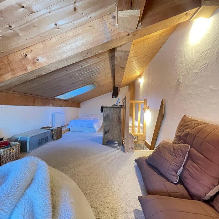 Appartement savoyard proche pistes, balcon, parking couvert - Apartment mit 2 Schlafzimmern - 12