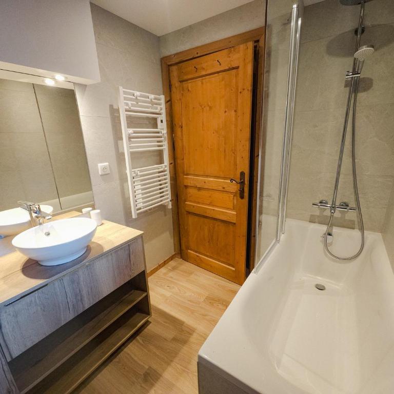 Chalet confortable 10 pers. au centre de St Martin de Belleville, proche téléski et commodités - Appartement 4 Chambres - 19