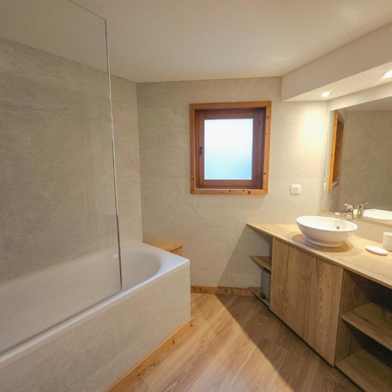 Chalet confortable 10 pers. au centre de St Martin de Belleville, proche téléski et commodités - Appartement 4 Chambres - 21
