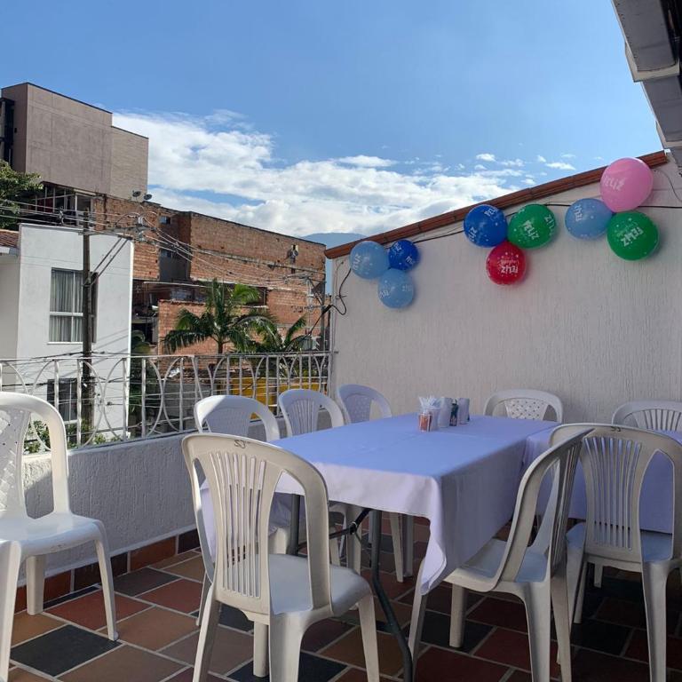 Hostal CasaBlanca, Laureles Estadio - Double Room with Balcony - 2
