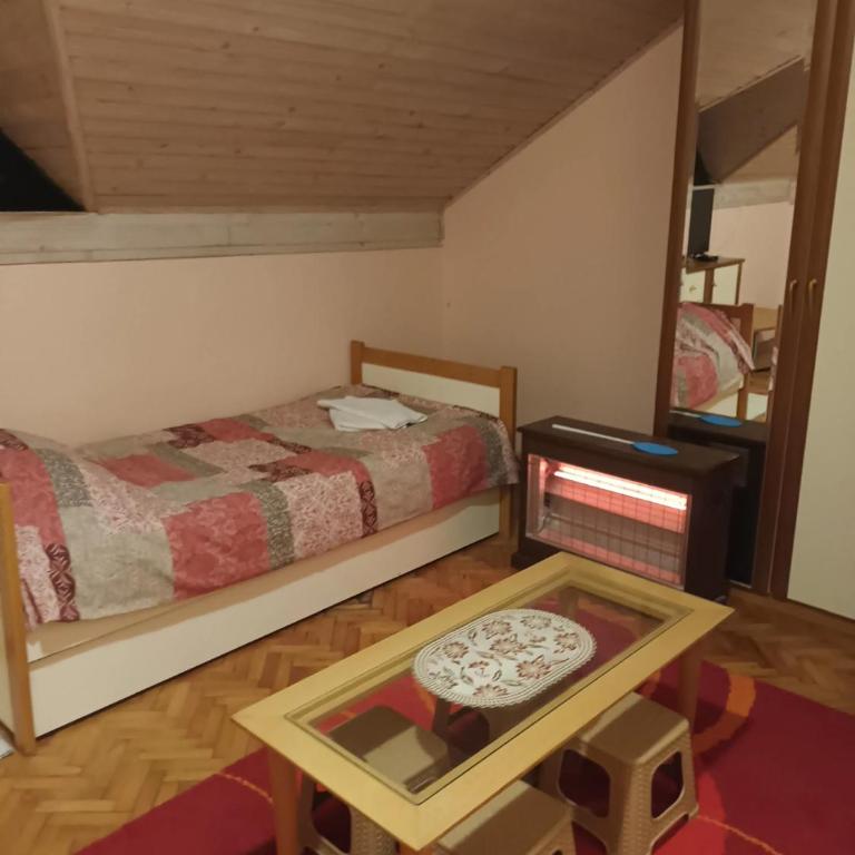 Apartmani Jelena - Double or Twin Room with Bathroom - 10
