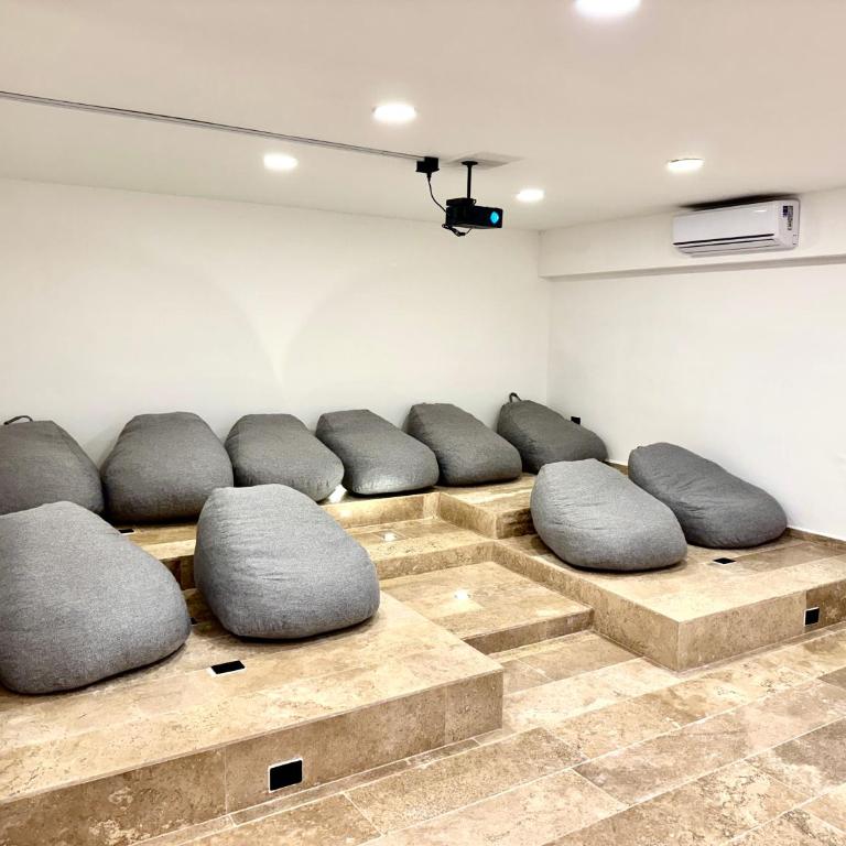 Chic 2BR Condo, Private Jacuzzi and 2 Free Bikes - Apartamento de 2 dormitorios - 27