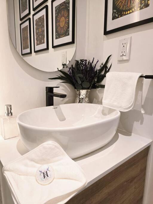 Ultimate Getaway in Luxe Studio - Apartamento Estudio - 24