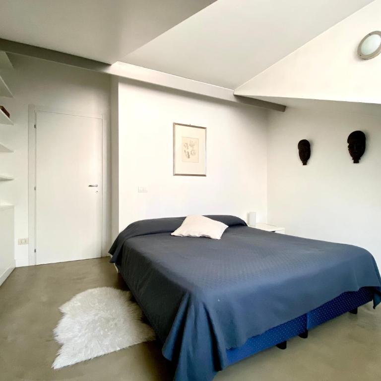 Sant Ambrogio Courtyard Room in shared flat - Room in a shared flat - 1