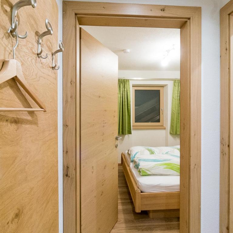 Haus Schennach - Apartment mit 2 Schlafzimmern und Balkon - 15
