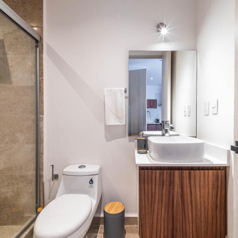 King Suite with Balcony, Gym, Rooftop Pool - Apartamento - 18