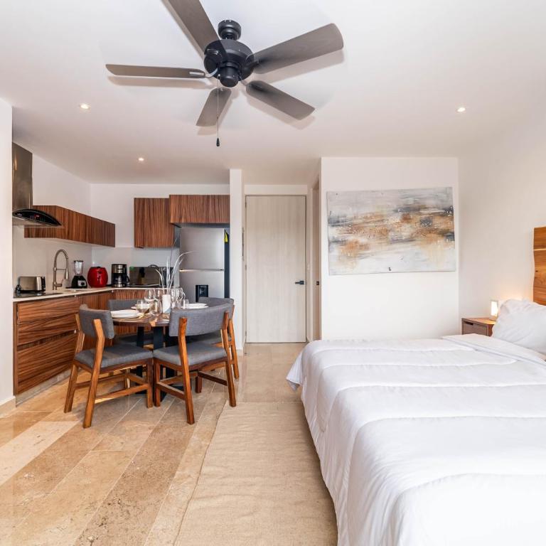 King Suite with Balcony, Gym, Rooftop Pool - Apartamento - 14
