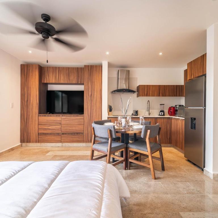 King Suite with Balcony, Gym, Rooftop Pool - Apartamento - 8