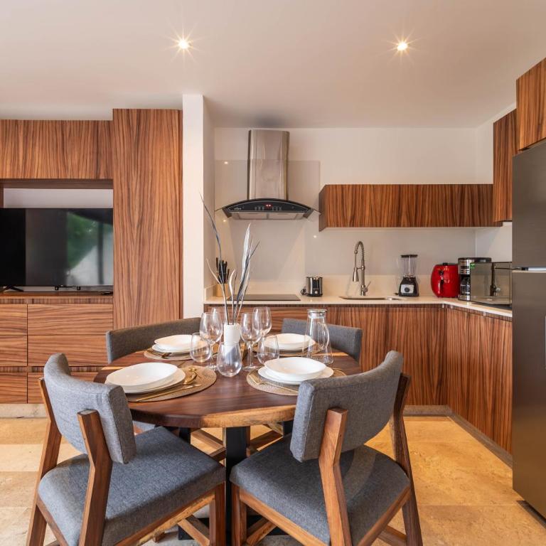 King Suite with Balcony, Gym, Rooftop Pool - Apartamento - 3