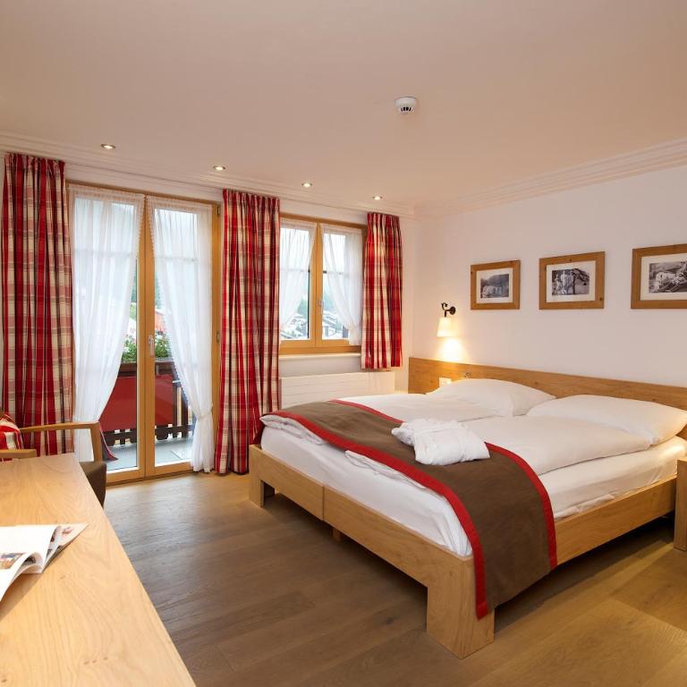 Hotel Bella Vista Zermatt - Habitación Doble Chalet con balcón y vistas al Cervino - 7