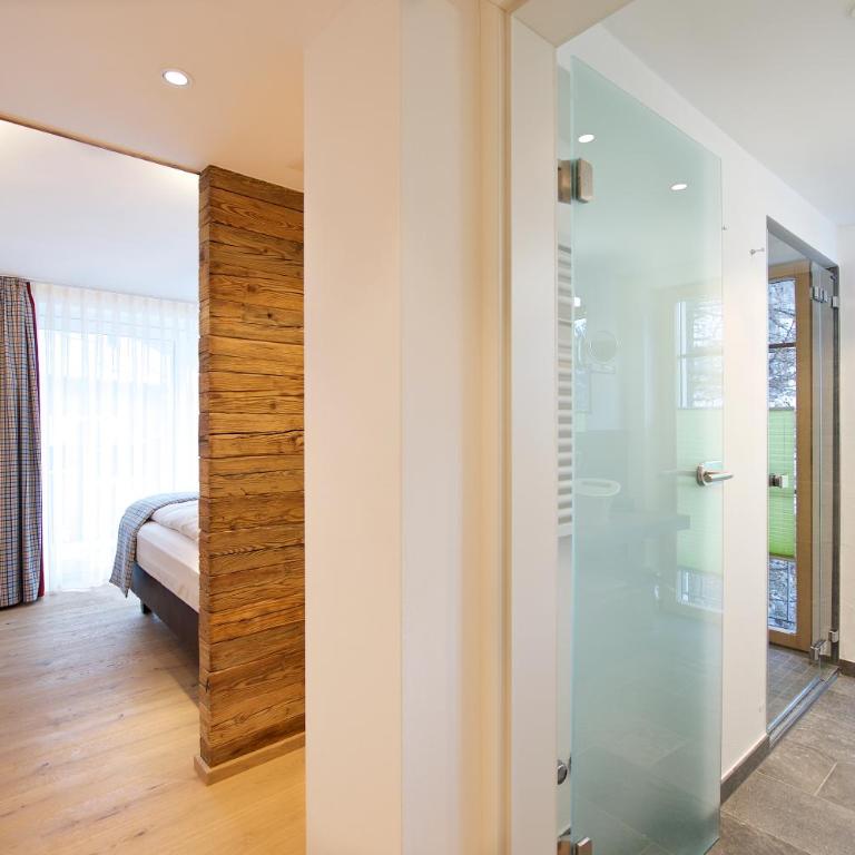 Hotel Bella Vista Zermatt - Habitación Doble Panorama con balcón y vistas al Cervino - 3