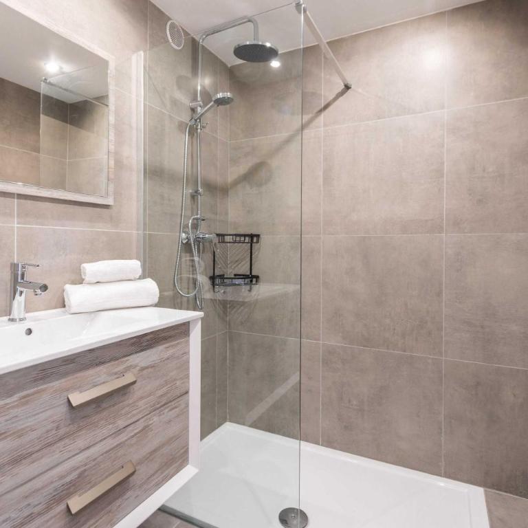 Beautiful flat with balcony - 200m from the beach - One-Bedroom Apartment with Balcony - 4
