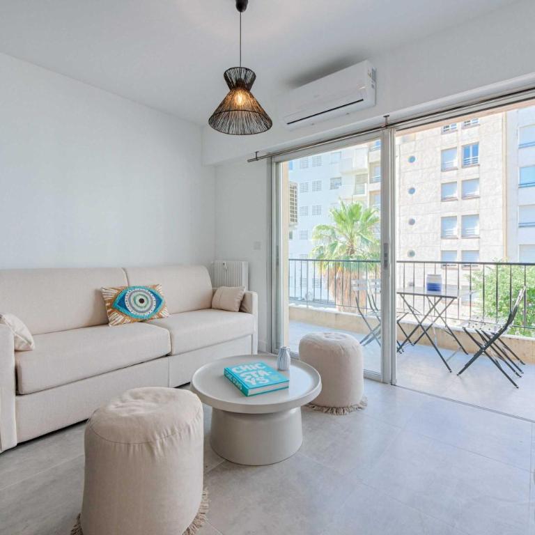 Beautiful flat with balcony - 200m from the beach - One-Bedroom Apartment with Balcony - 6