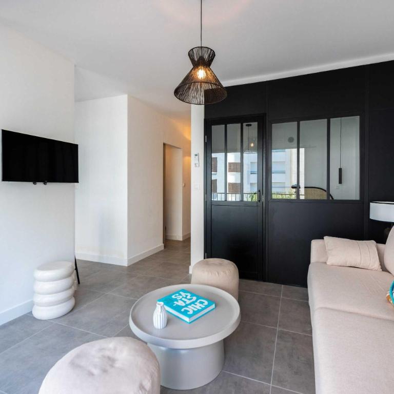 Beautiful flat with balcony - 200m from the beach - One-Bedroom Apartment with Balcony - 8