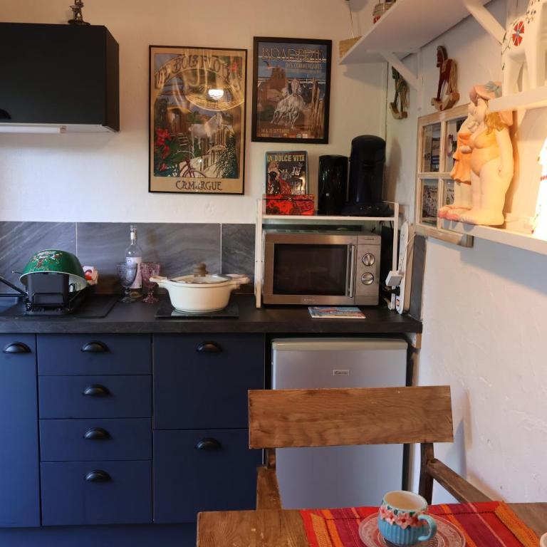 Gites Chambres d'hotes Mazet du Maréchal Ferrant - Chambre Familiale avec Terrasse - 2