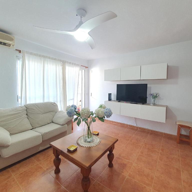 Frente a la playa con vistas y garaje, Núcleo Cristal - Two-Bedroom Apartment - 7