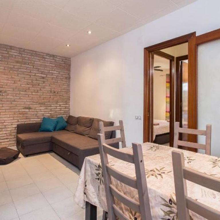 Modern pad in a great old barrio - Three-Bedroom Apartment - 4