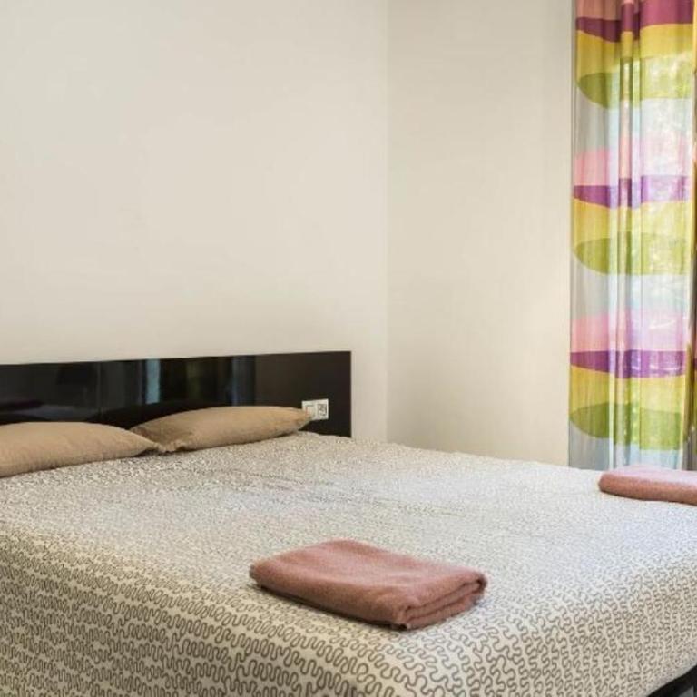 Modern pad in a great old barrio - Three-Bedroom Apartment - 10