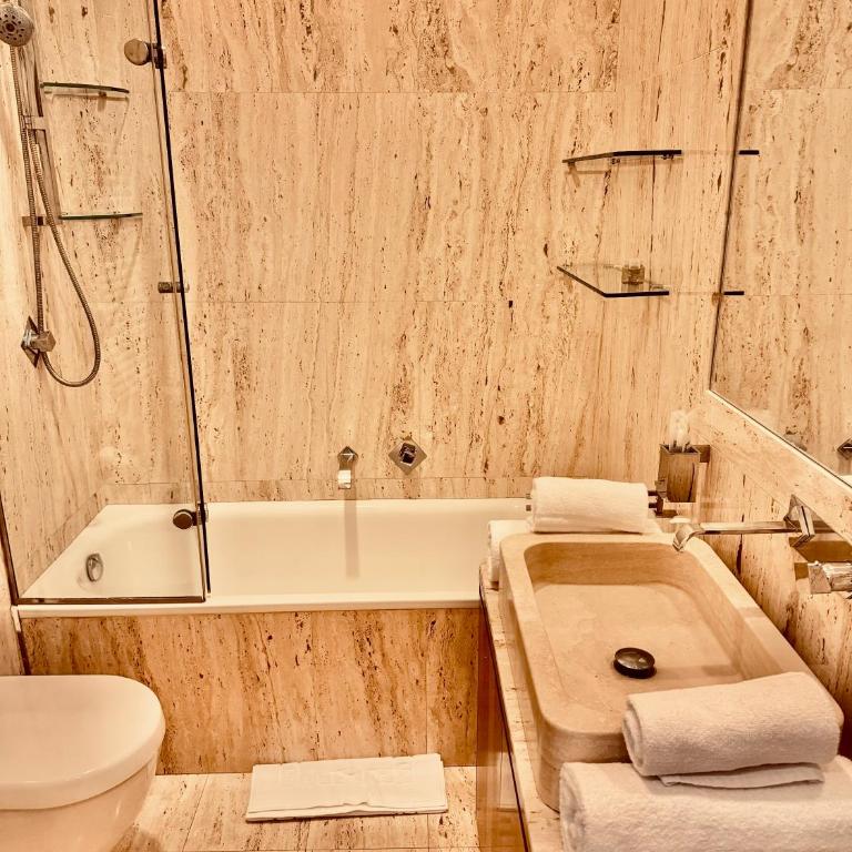 Double View - Two-Bedroom Apartment - 24